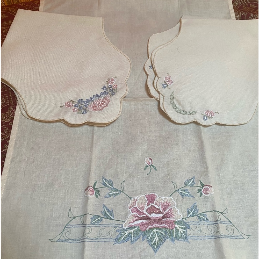 Lot of 3 Lenox Charleston Linens